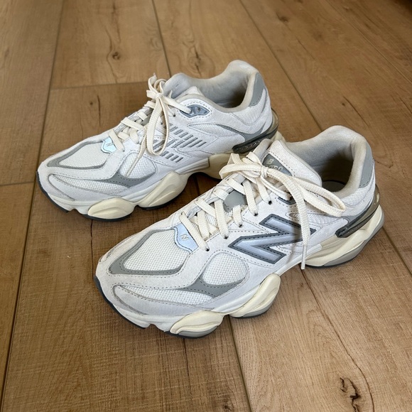 Like new New Balance 9060 - Picture 3 of 4